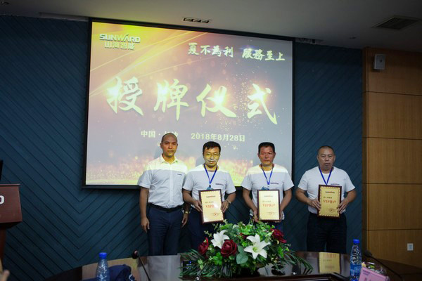500多名挖掘机用户实地考察，，，，，为优德88智能点赞！