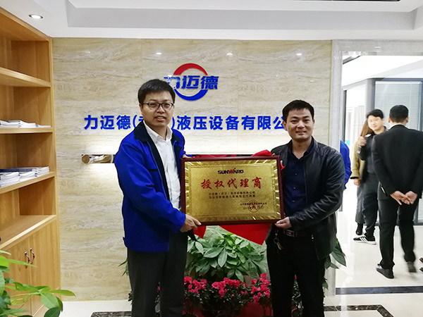 从拒绝到一次购置十台旋挖钻机，，，，他用八年时间熟悉优德88智能