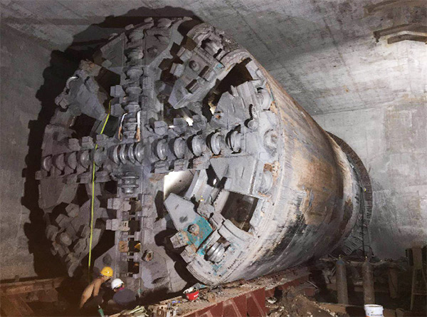 中铁优德881号盾构机首个盾构区间顺遂意会