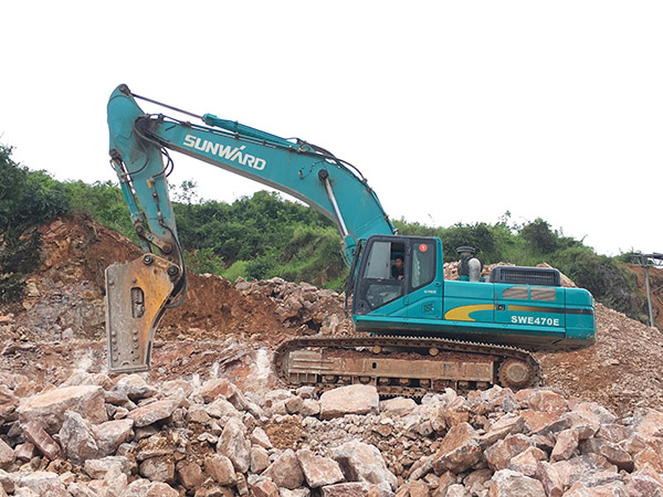 看石场风云怎样演绎？？？优德88智能矿山战神SWE470E大型挖掘机一锤定音！