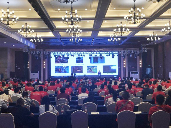 “超美微挖”现身2018微挖峰会，，，，，，优德88智能微挖出口过万台