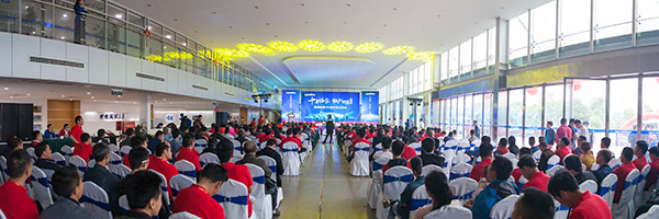 红四月，，，，优德88智能挖掘机促销会节节攀升