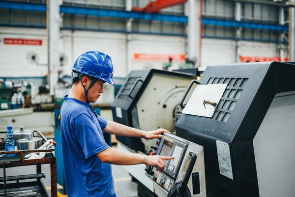 曾梦想当厨师，，却成数控车工巨匠