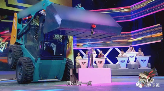 谁说机械都酷寒？？？？？这款会舞蹈的滑移显着就是热情旷达的！