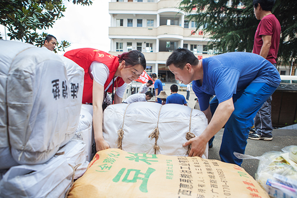 无人机装备驰援抗洪救灾，，，，，守卫家园优德88在行动