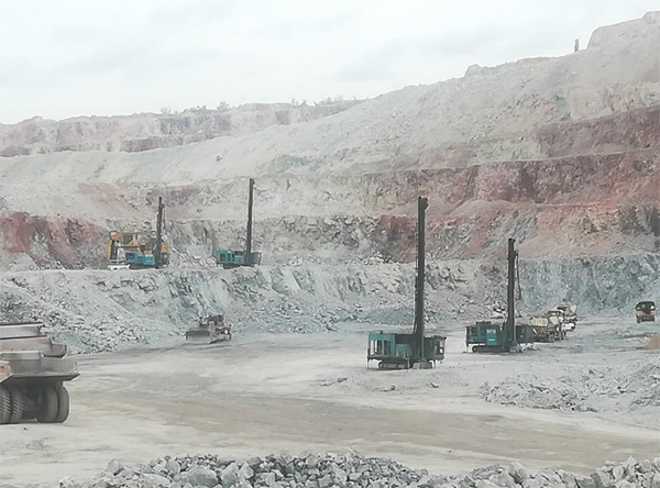 高温酷暑，，优德88智能凿岩装备异域扬威