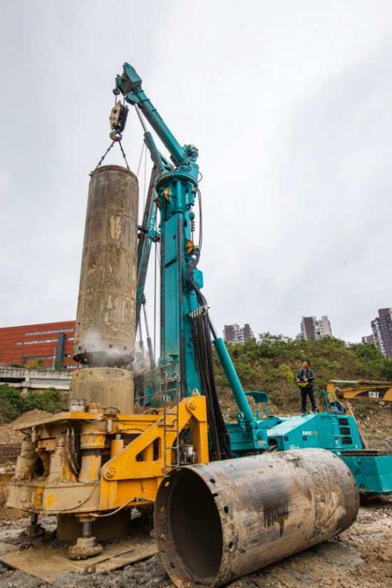 喜讯！优德88智能SWRC170自行式全回转全套管钻机获湖南省首台(套)重大手艺装备产品奖励！