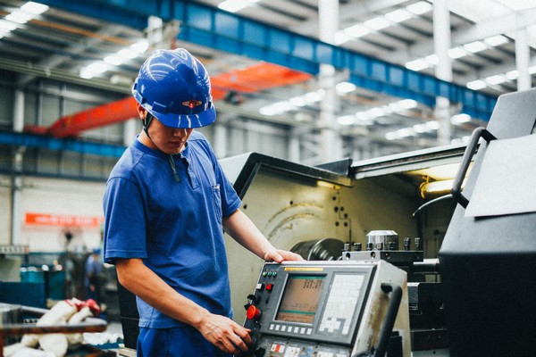 曾梦想当厨师，，却成数控车工巨匠