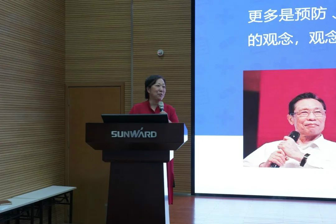 关爱科技事情者康健——康健科普进企业走进优德88智能