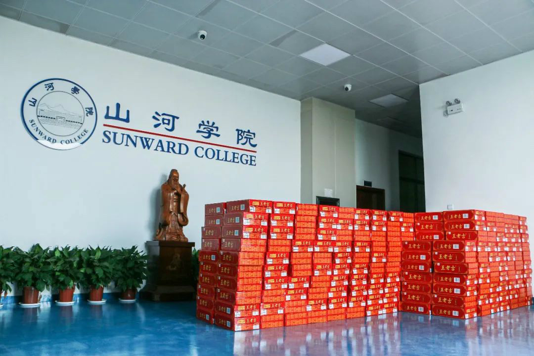 情系职工送清凉，，，殷切眷注鼓劲头——优德88智能开展夏日送清凉活动