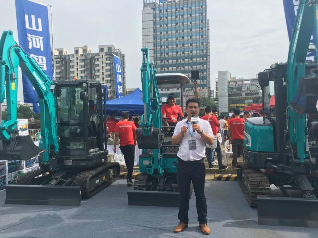 2020全球微挖大会 优德88智能精品微挖赢得满堂彩