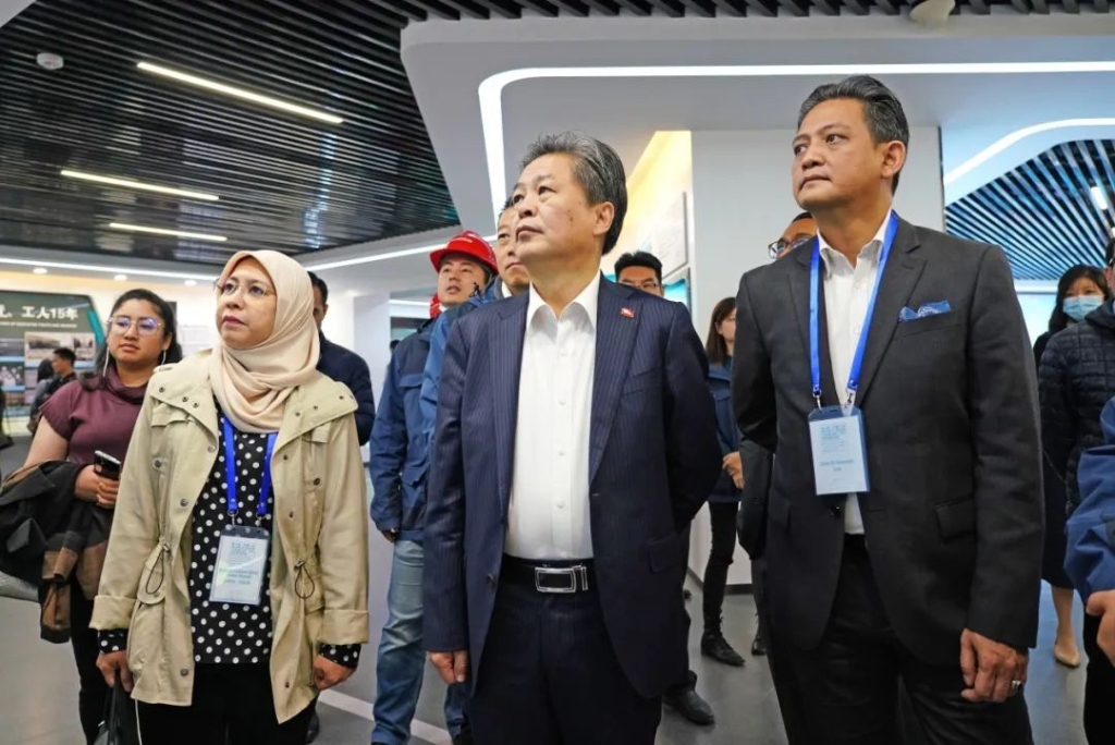 东盟联合参访团考察优德88智能