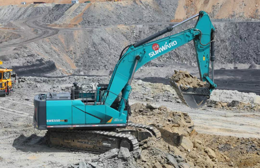 以先导式立异实现挖掘机从无到有，，，，，从小到大，，，，，从大到强！