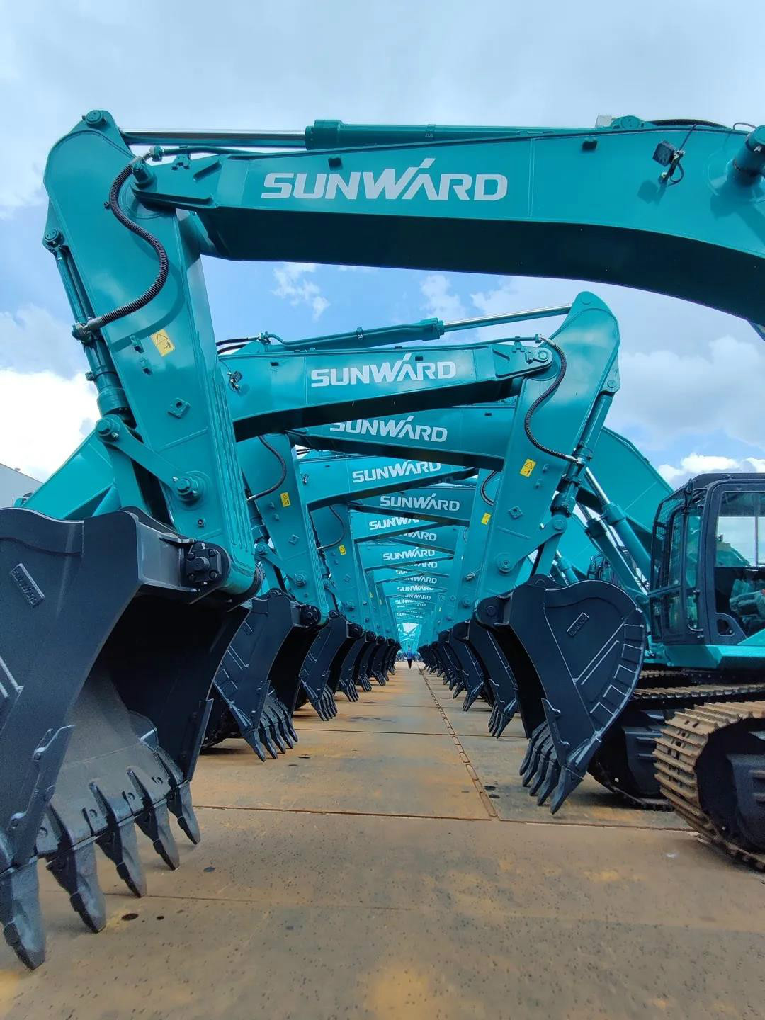 以先导式立异实现挖掘机从无到有，，，，，从小到大，，，，，从大到强！