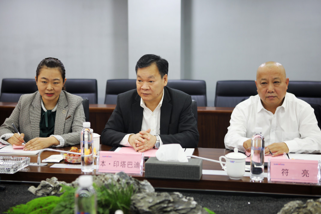 老挝长沙总领事本·印塔巴迪考察优德88智能