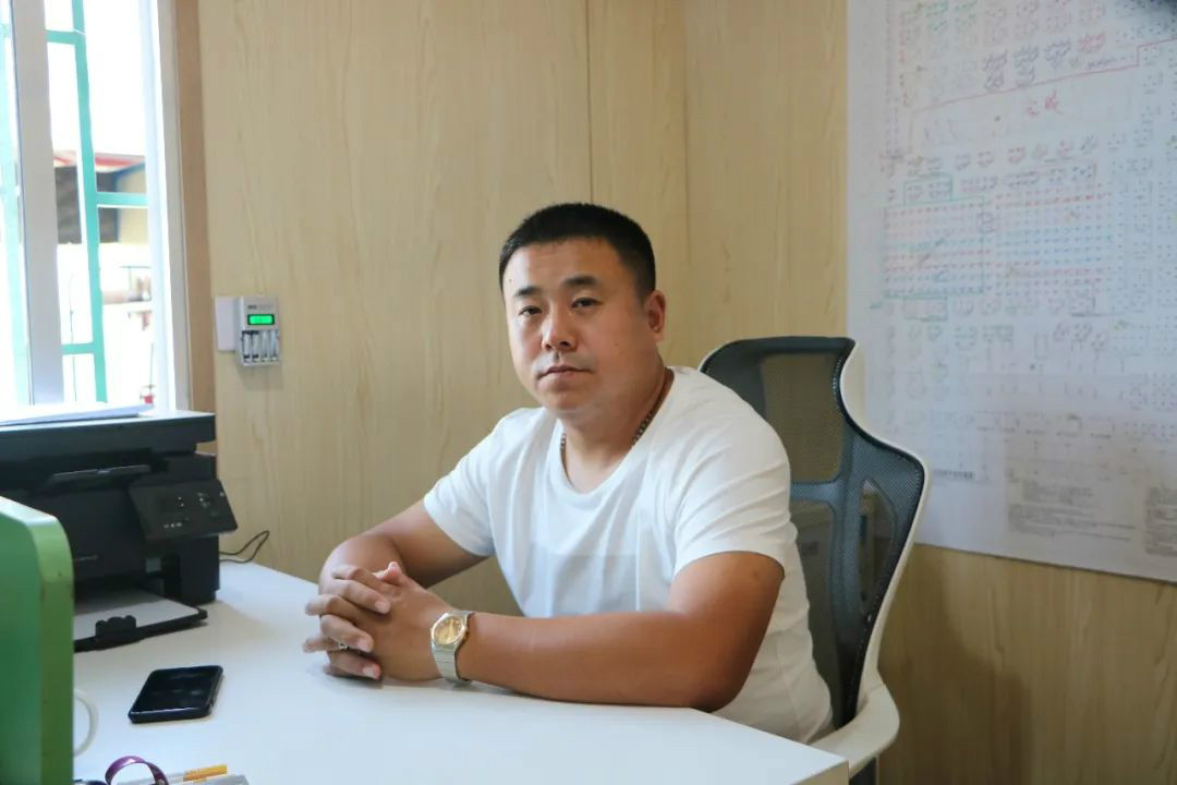 液压静力压桩机从1台到21台，，，，，，他只用了8年！