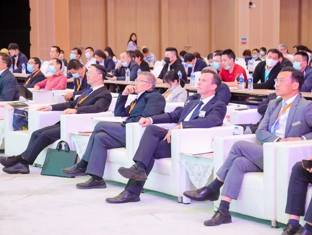 何清华出席长沙国际工程机械工业链生长峰会，，，，走“双循环”蹊径要害在于“要做好自己的事情”