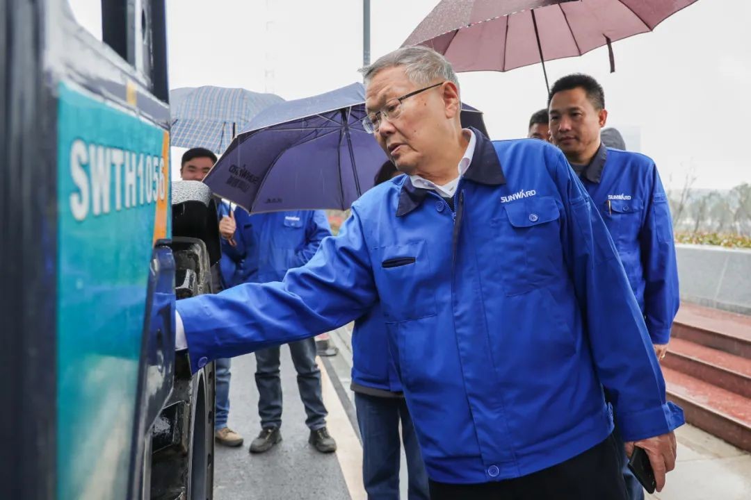 优德88智能SWTH1056伸缩臂叉装车新机下线