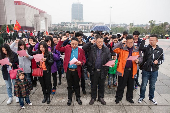 爱岗敬业，，，，，，践行雷锋精神