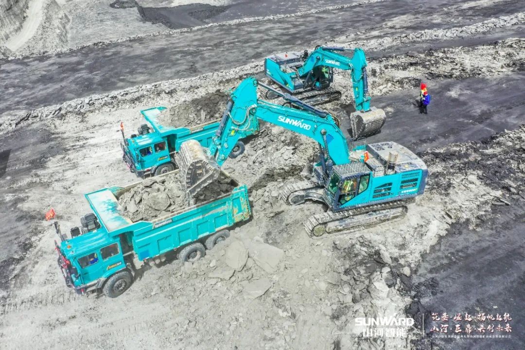 “矿”世能手，，，，，，齐聚优德88智能挖掘机操作手挑战赛