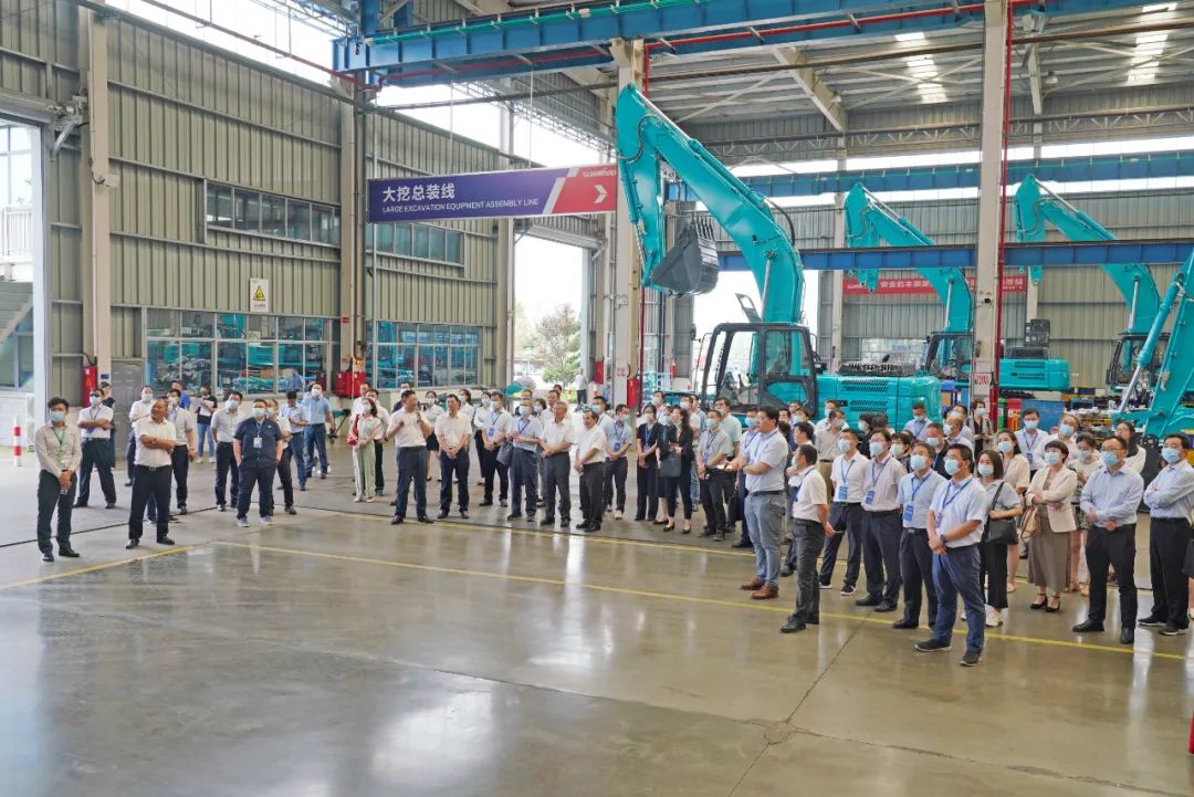 天下战略性新兴工业集群建设考察团调研优德88智能