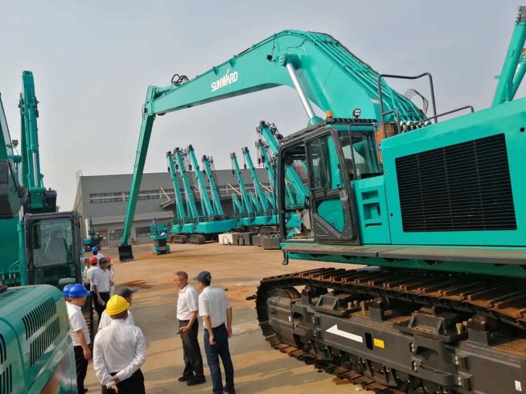 挖深全球第一！优德88智能加长臂液压挖掘机SWE950ELR出口南美