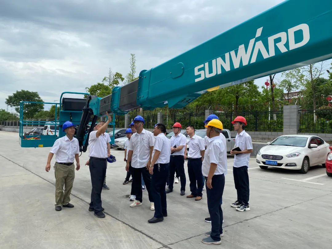 优德88智能首款直臂式高空作业平台顺遂通过评审