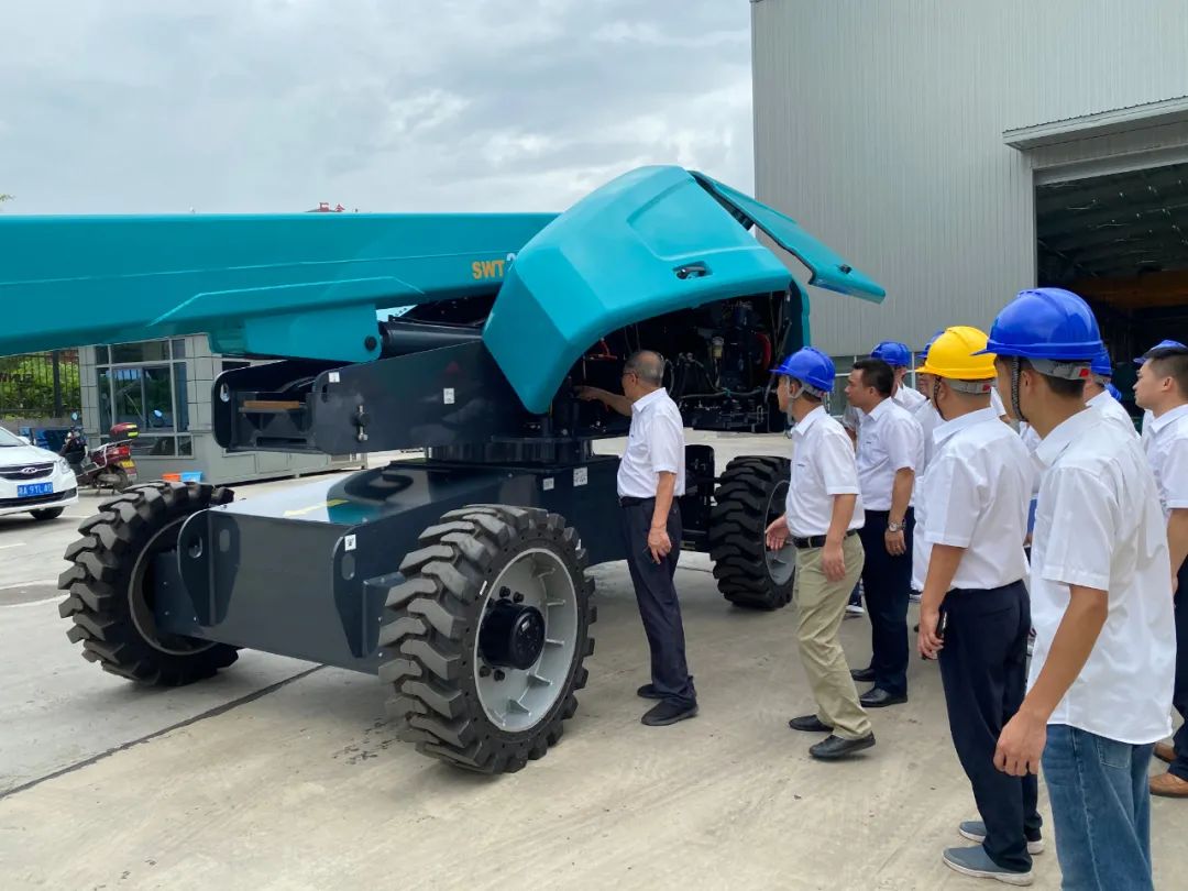 优德88智能首款直臂式高空作业平台顺遂通过评审