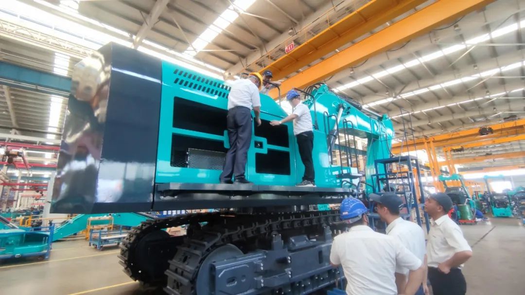 够炫！够酷！优德88智能超大型挖掘机SWE750F下线