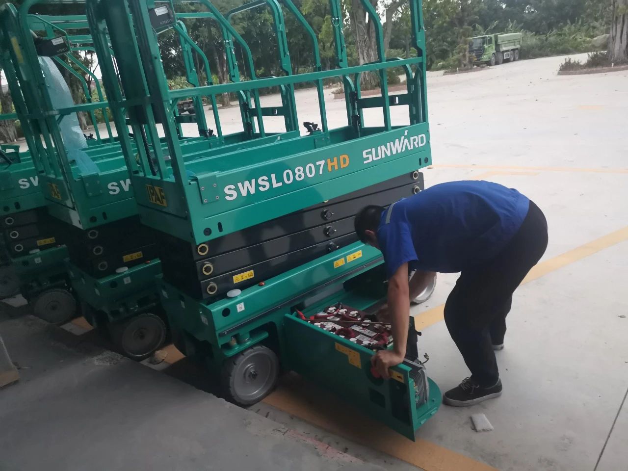 30小时，，，，8个人，，，，10台装备，，，，我们说到做到！