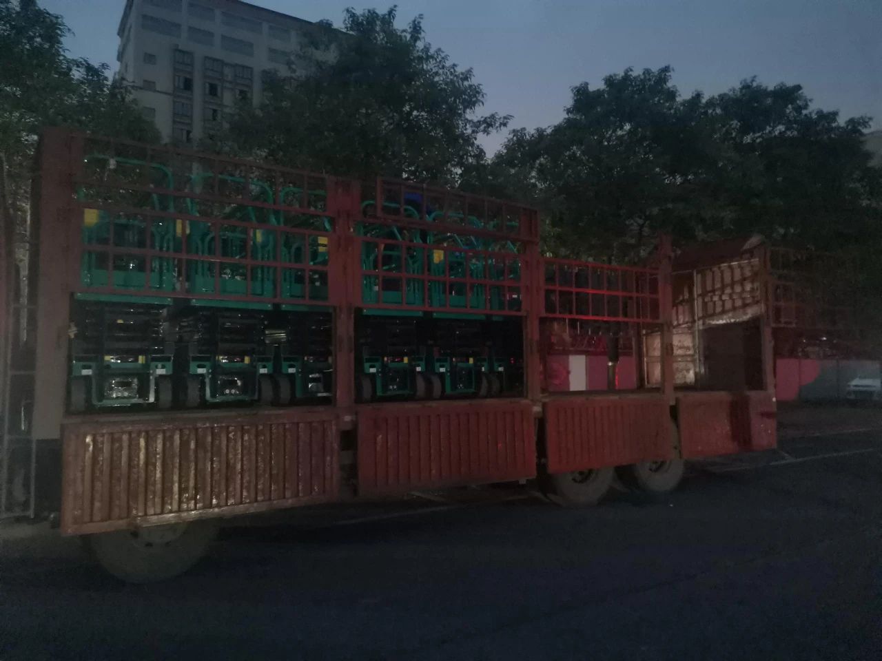 30小时，，，，8个人，，，，10台装备，，，，我们说到做到！