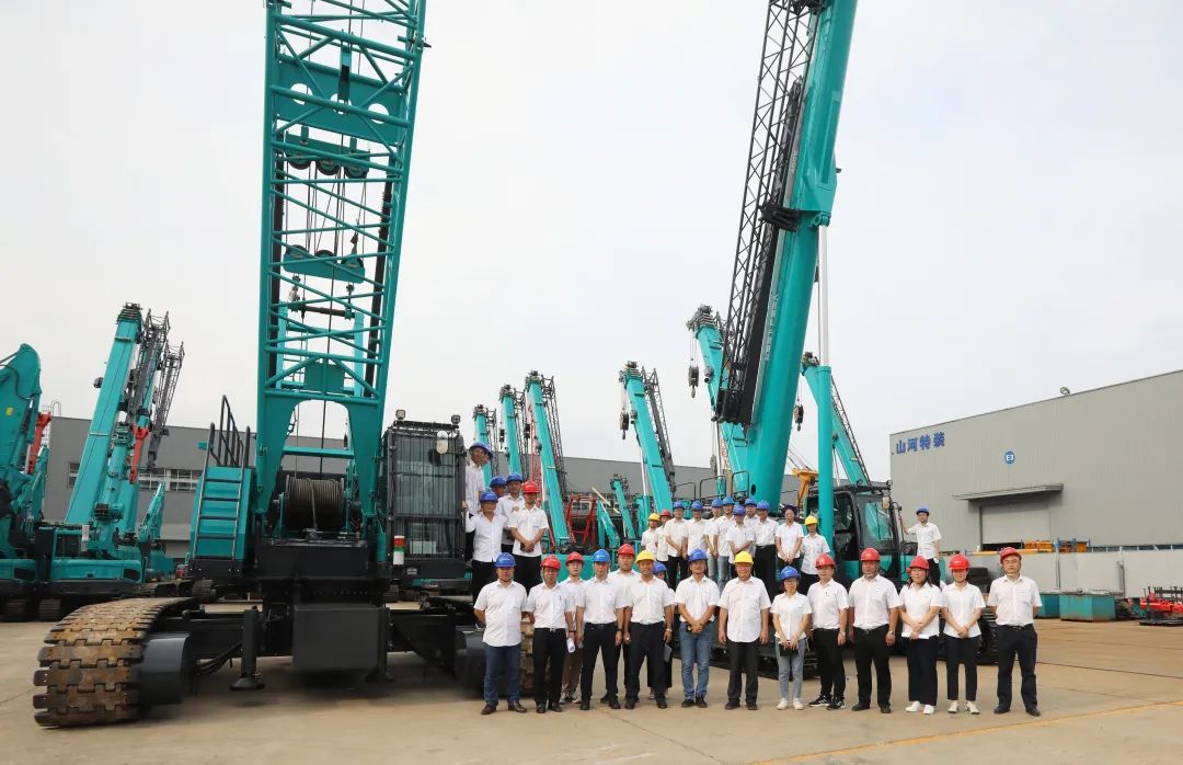 双鹰遨游，，，，“E”往无前！——优德88智能新一代E系列起重机下线！