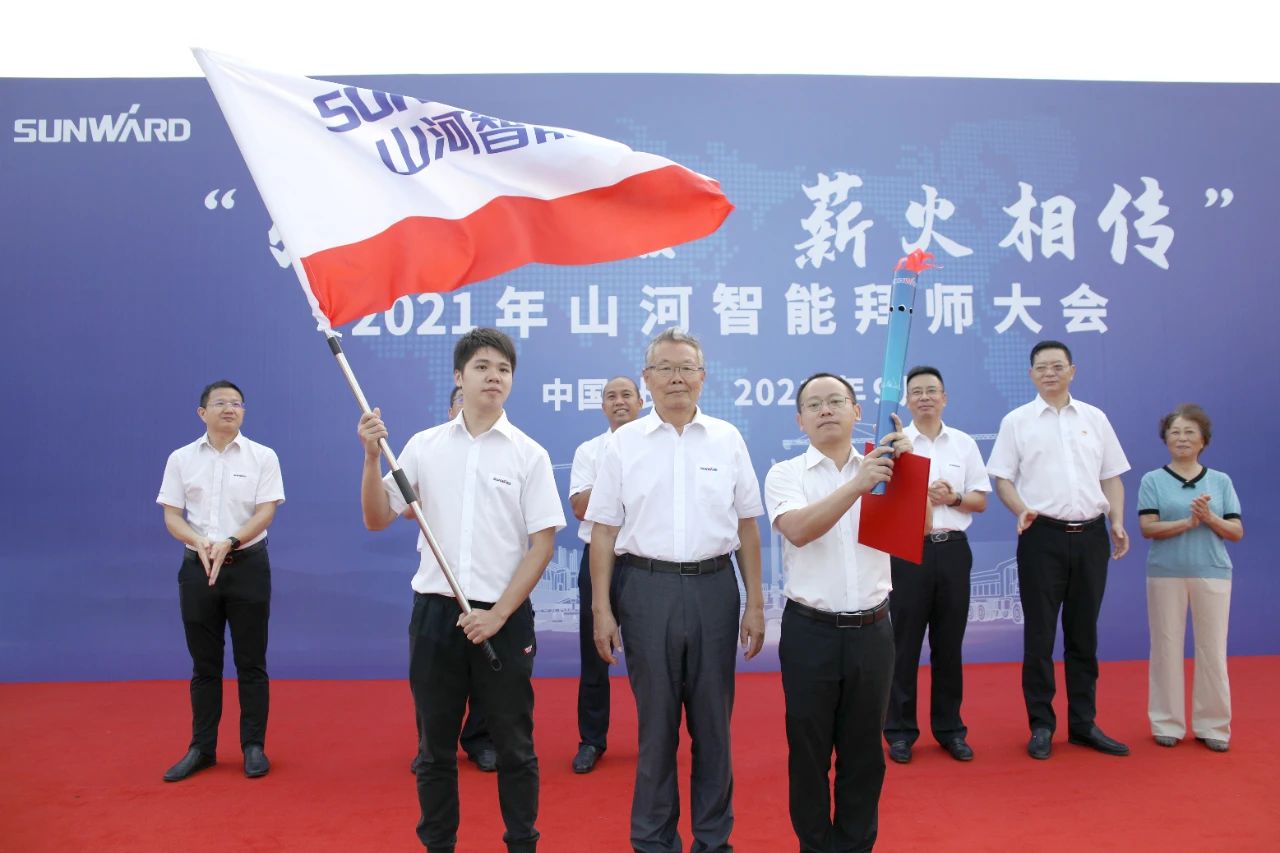 百人齐聚拜师恩 | 优德88智能“传帮带”人才作育模式为公司生长积贮实力