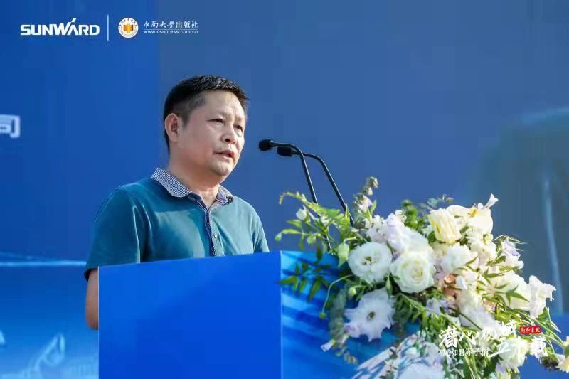 《何清华潜心机械五十年》新书宣布，，，，，，背后尚有这些故事
