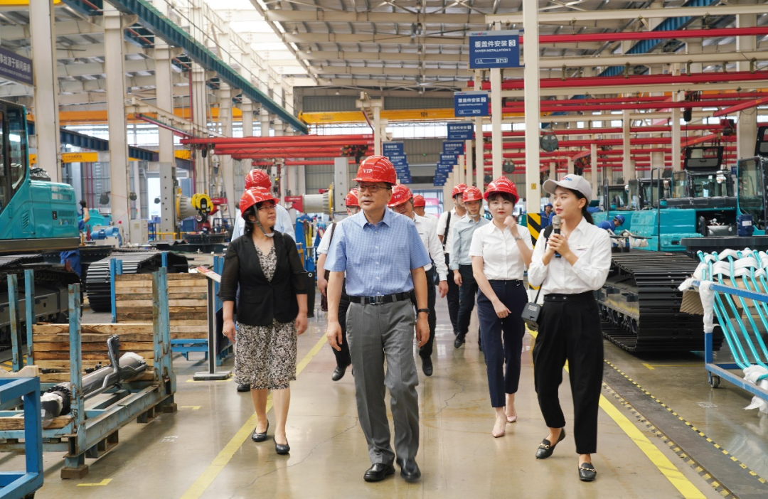 中国出口信用包管公司向导一行调研优德88智能