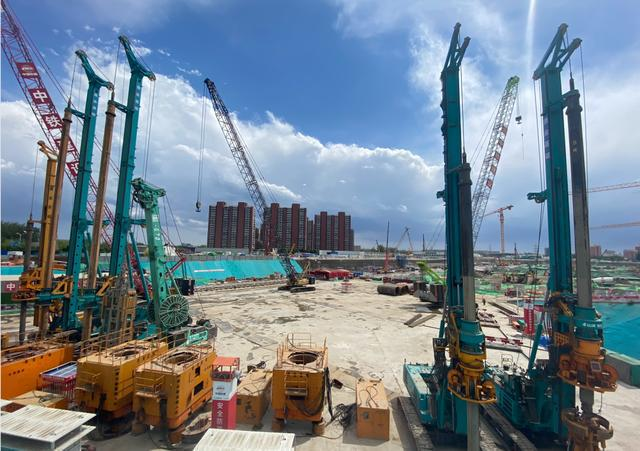 大国重器！优德88智能超等装备助力北京都会副中心综合交通枢纽站建设