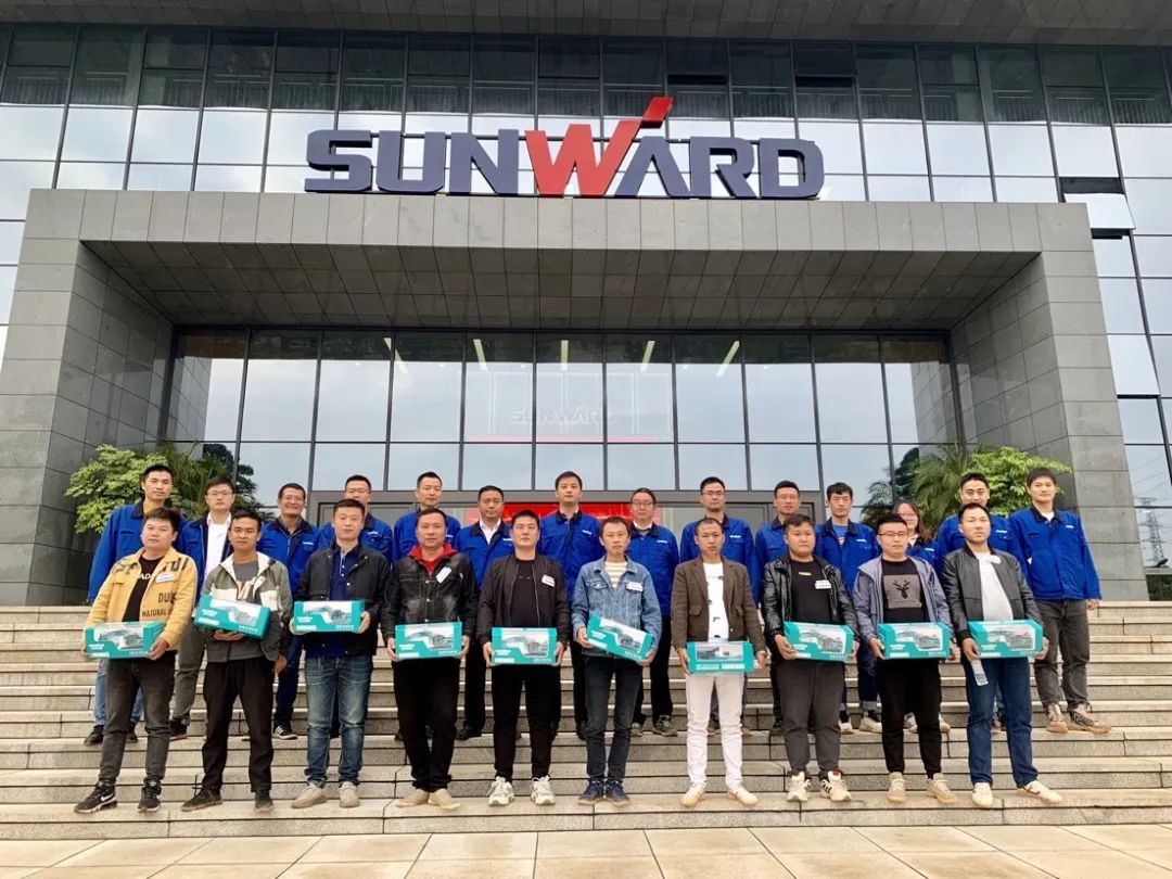 一起来“找茬”！10位“超等体验官”试驾优德88智能最新“F系列”挖掘机