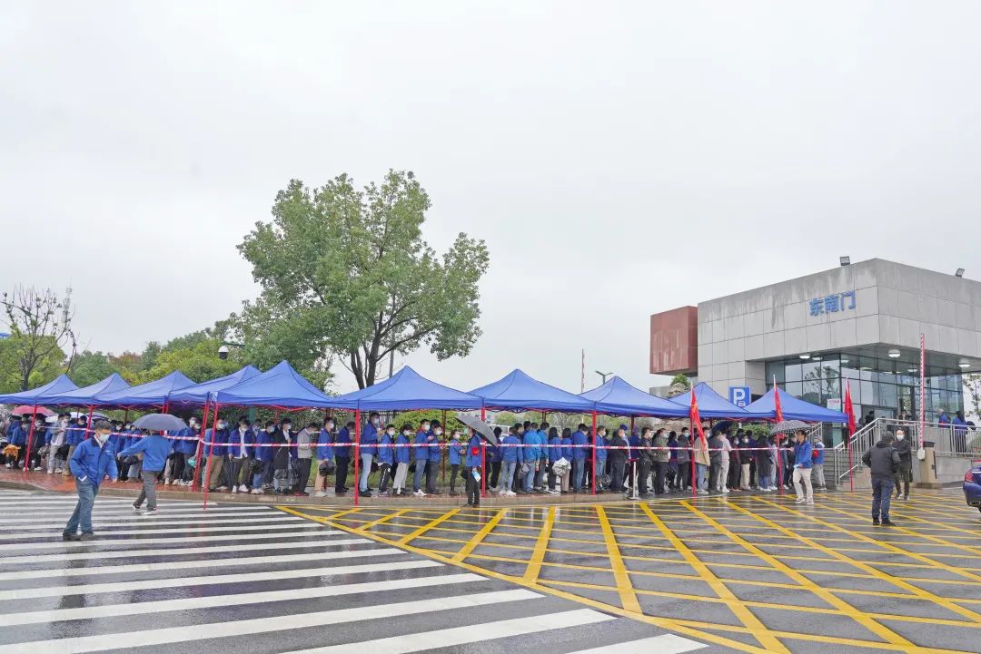 采样完成率近100%！优德88智能第一时间开展全员核酸检测，，，，，，包管清静生产