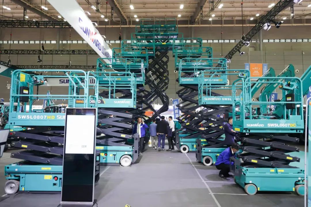 “优德88绿”牵手“华为中国红”！优德88智能高机装备集群助力华为团泊洼项目