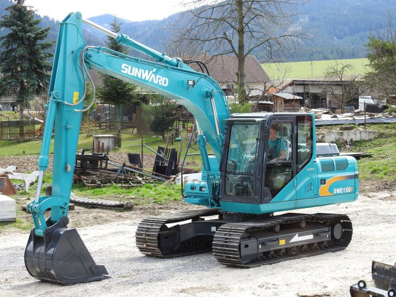 一辆中型的挖掘机的价钱是几多？？？