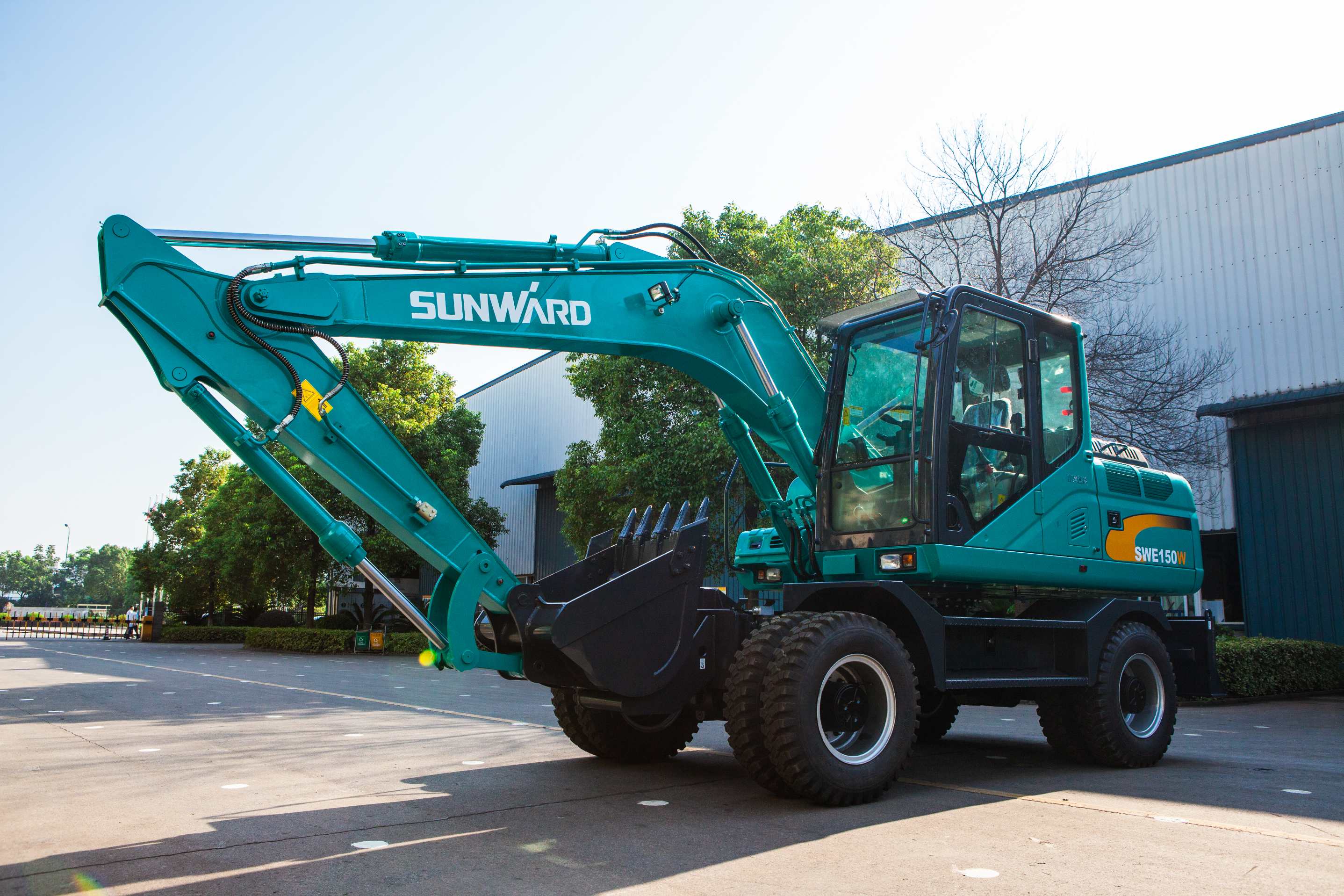 轮胎式挖掘机和履带式挖掘机，，你更看好哪个？？？