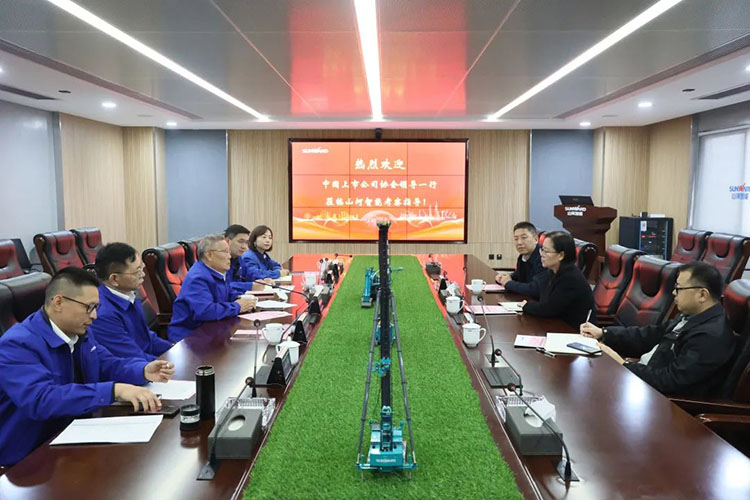 中国上市公司协会党委委员、副秘书长刘翠兰一行调研优德88智能