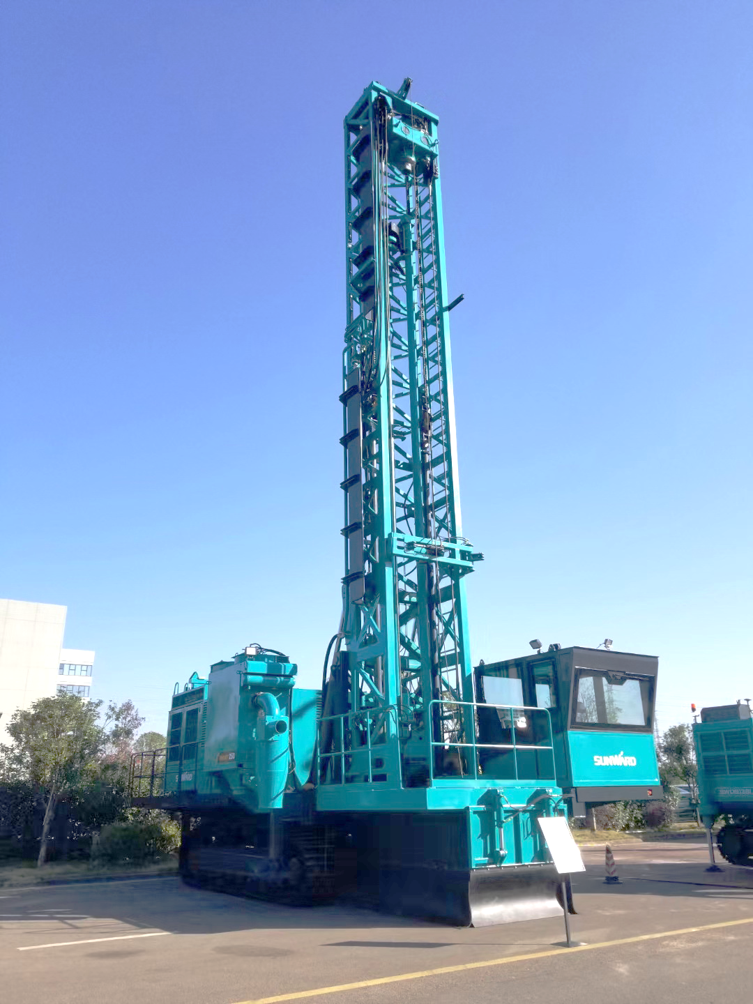 两种钻进模式+更大扭矩！优德88智能自主研制的全液压牙轮钻机下线