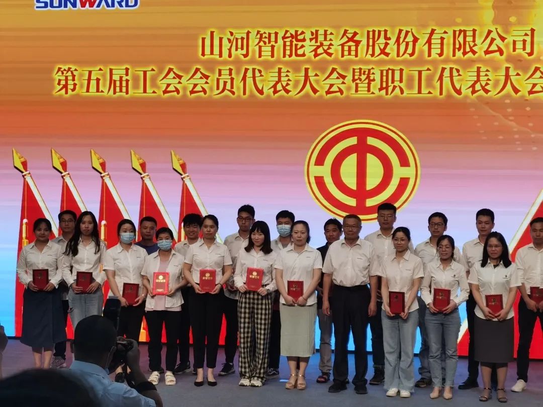 你好 2022！再见 2021！我与优德88智能共生长