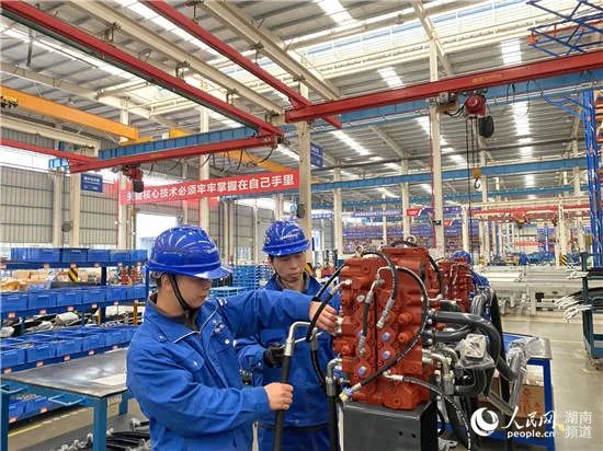 人民网头版头条：依附先导式立异，，，优德88智能让“中国制造”成为高质量的代名词