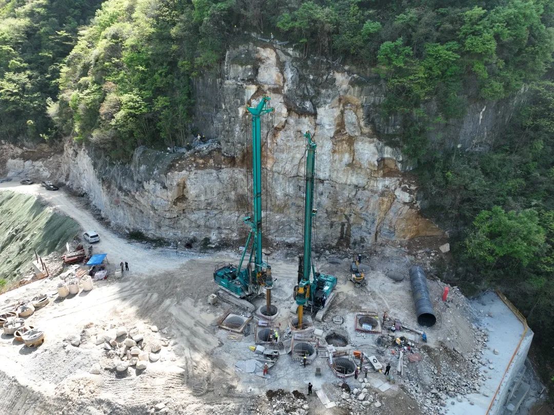 展现施工“奇效”！优德88智能旋挖钻机强势助力炉慈高速公路建设