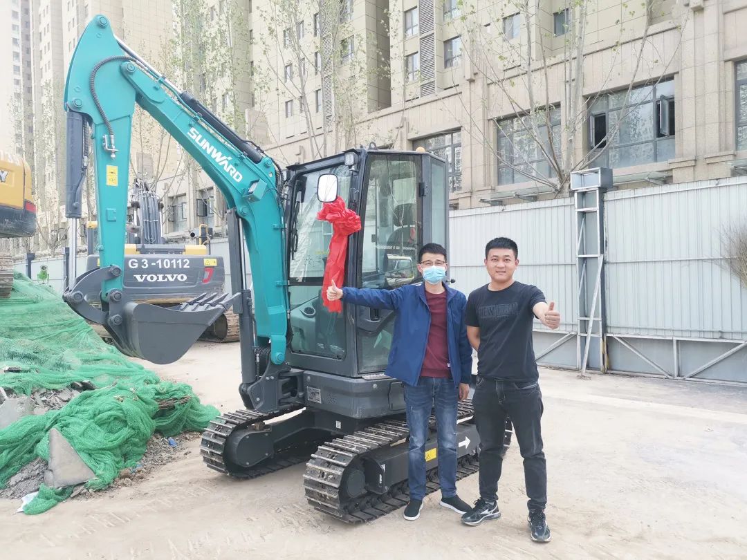 冲、冲、冲！带您感受优德88智能挖掘机火热交机时刻