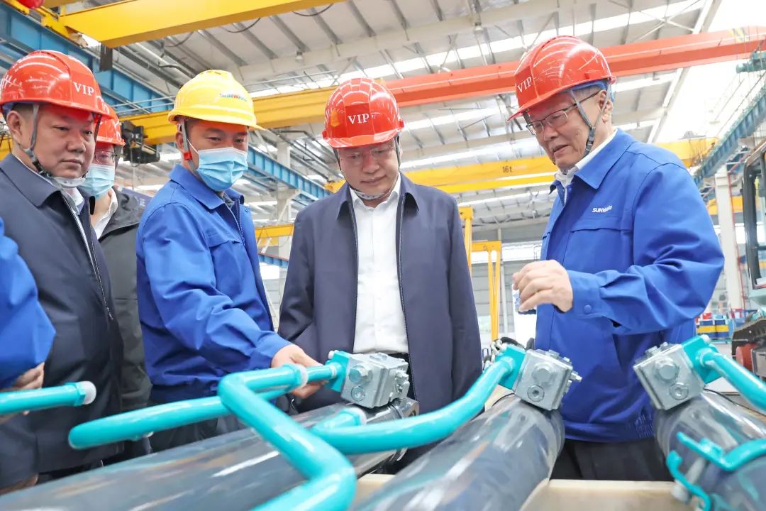 中铁二十局党委书记、董事长雷位冰带队造访优德88智能
