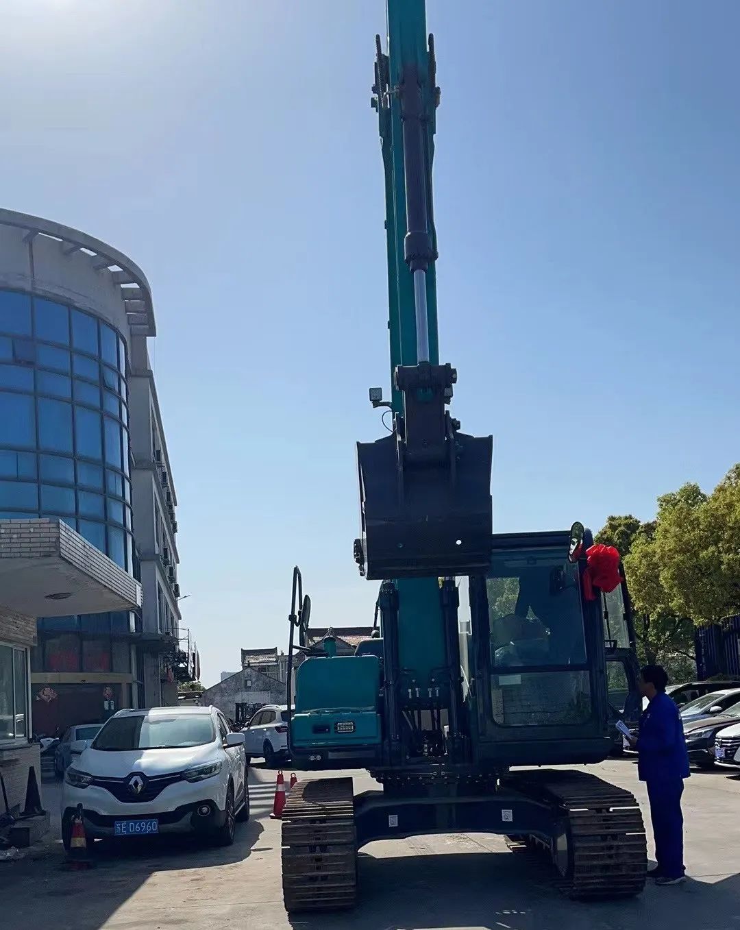 防疫、交机两手抓！优德88智能挖掘机顺遂交付获好评