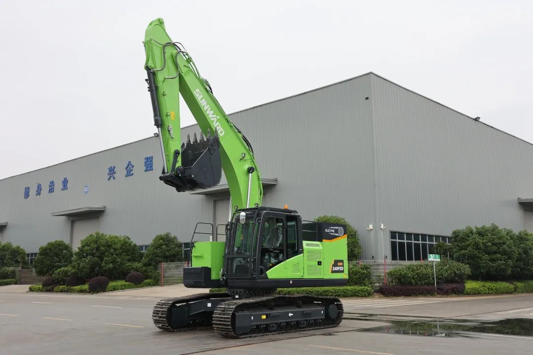 征战川藏铁路！优德88智能新一代电动挖掘机乐成交付